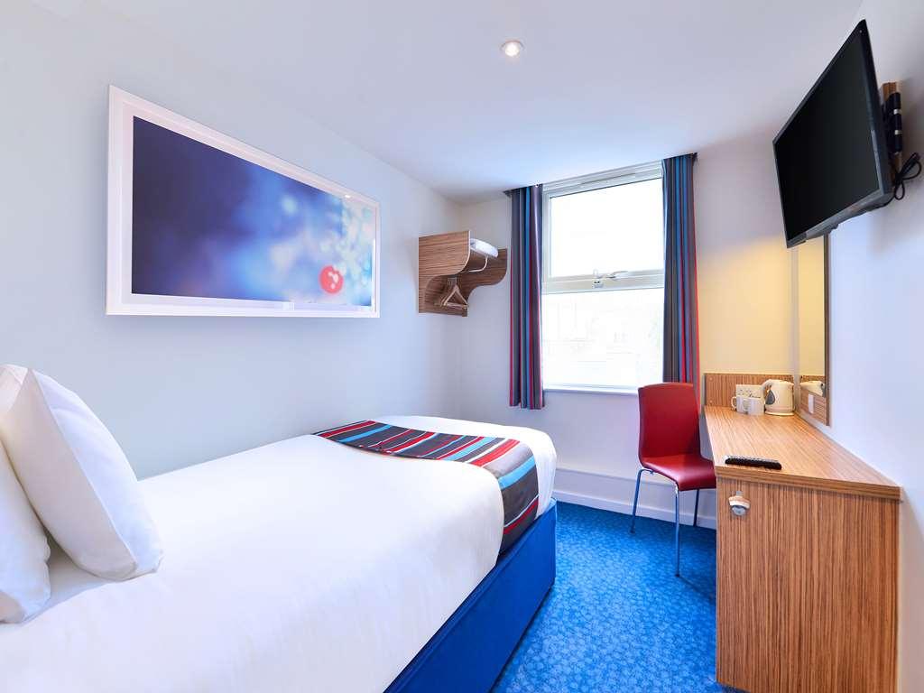 Travelodge Tunbridge Wells Habitación foto